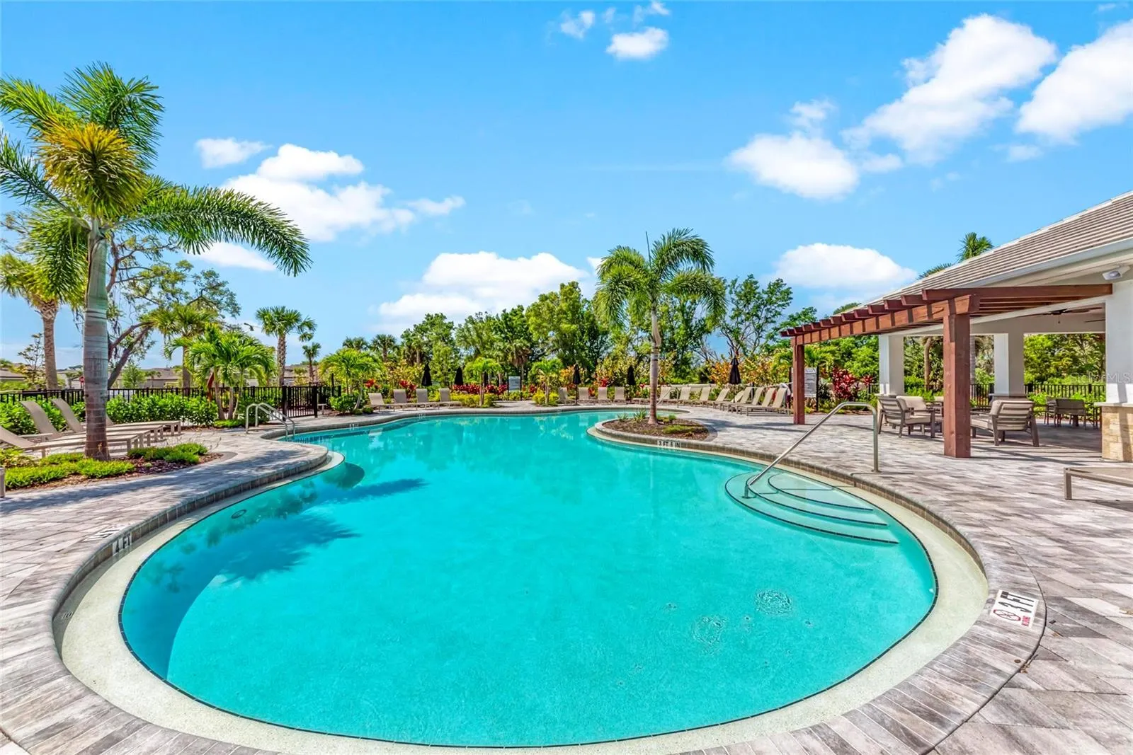 15113 SHADY PALMS LN