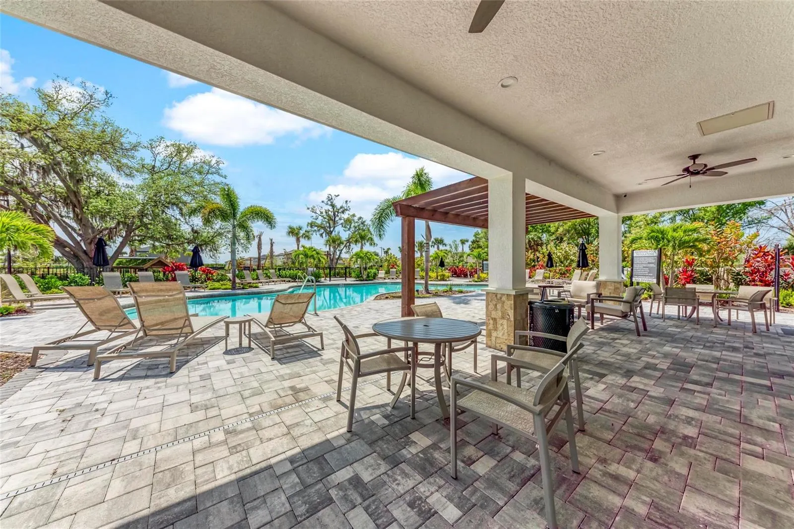 15113 SHADY PALMS LN