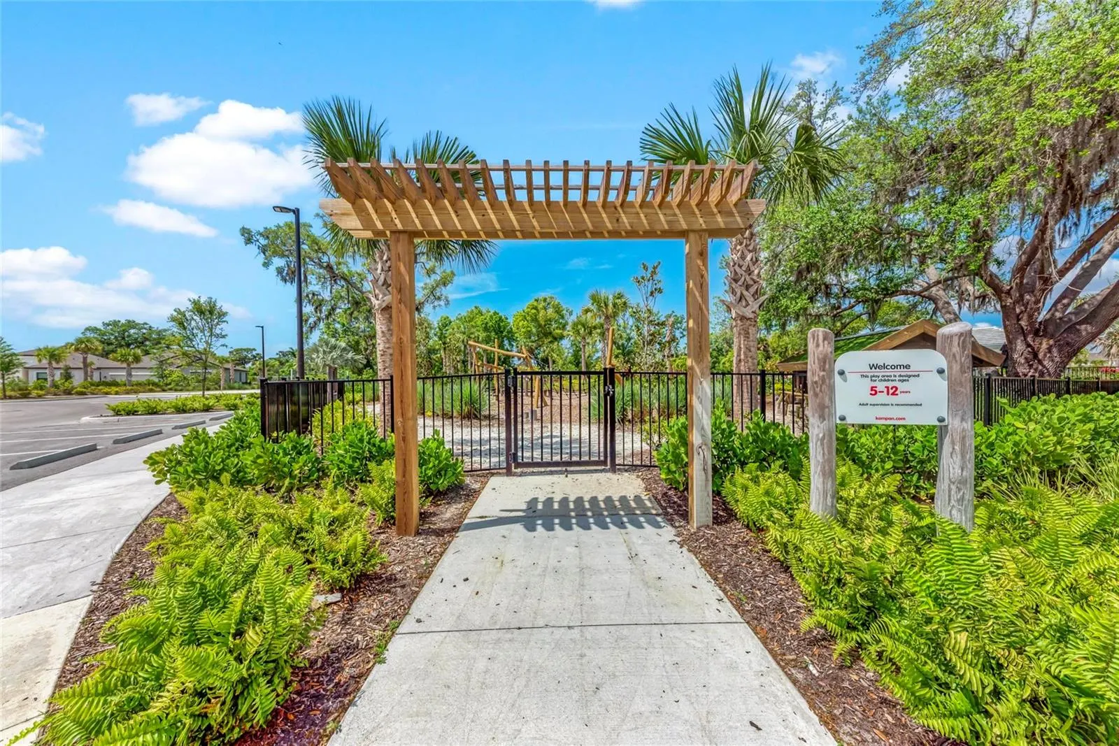 15113 SHADY PALMS LN