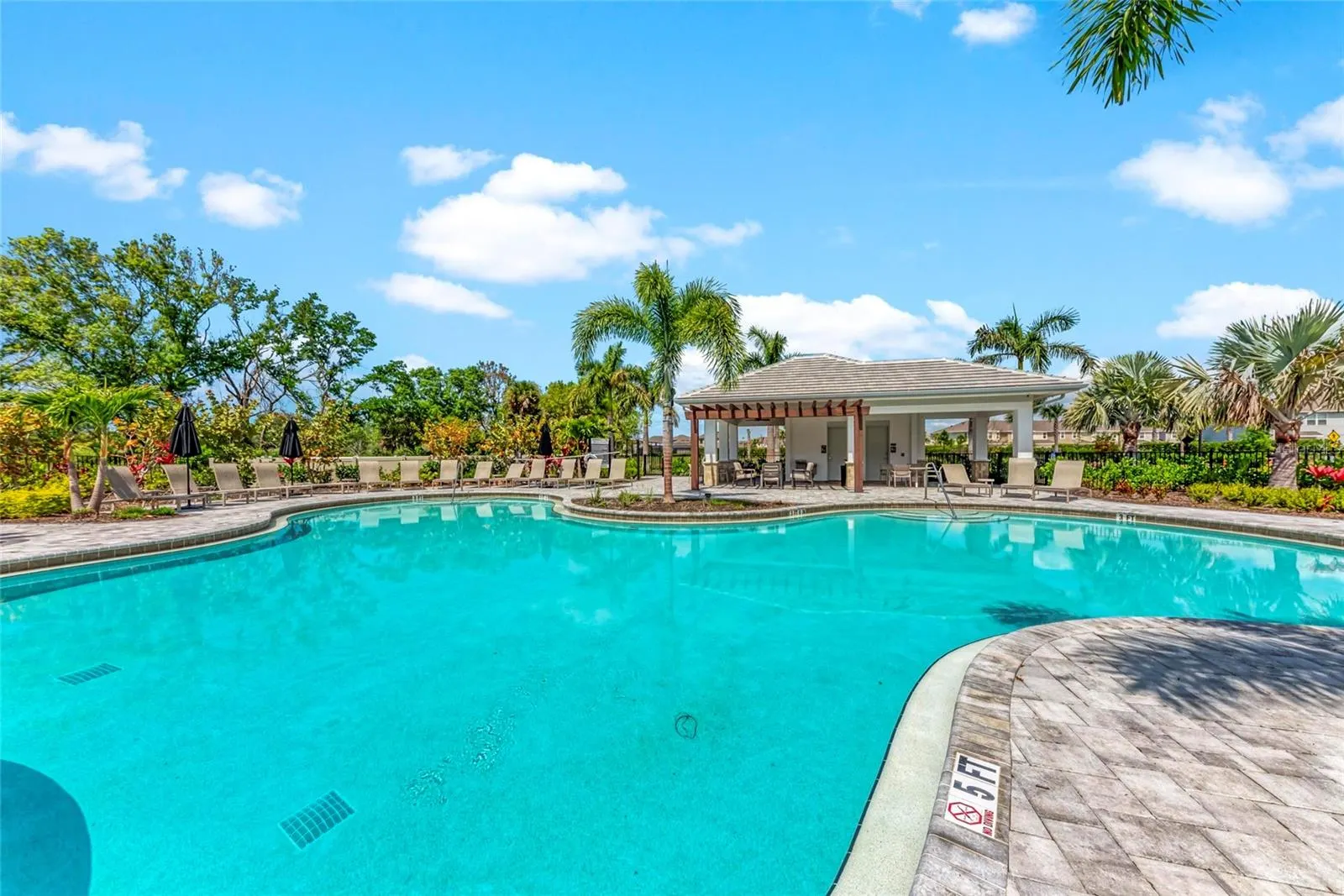 15113 SHADY PALMS LN