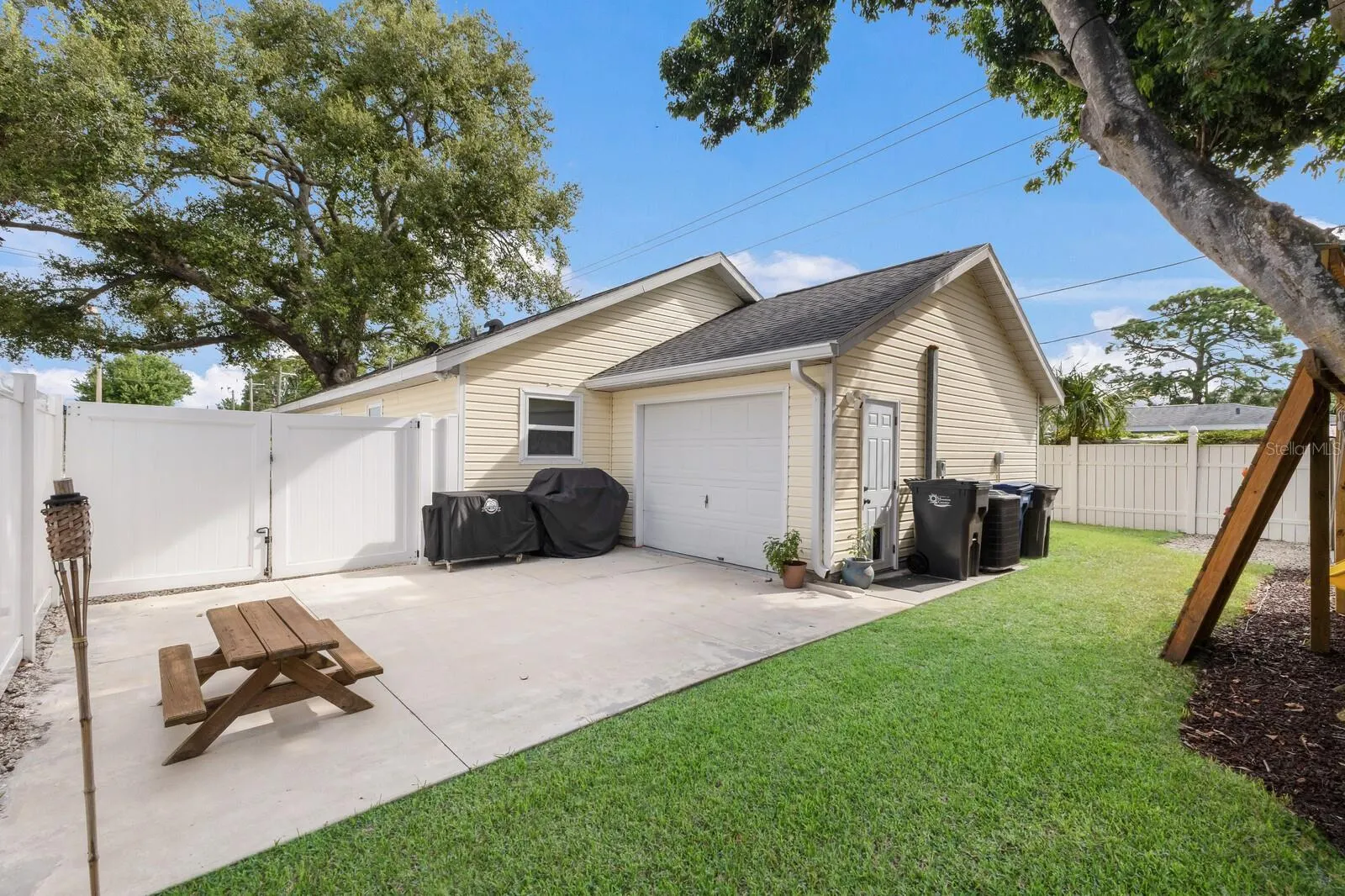 4121 9TH AVE W