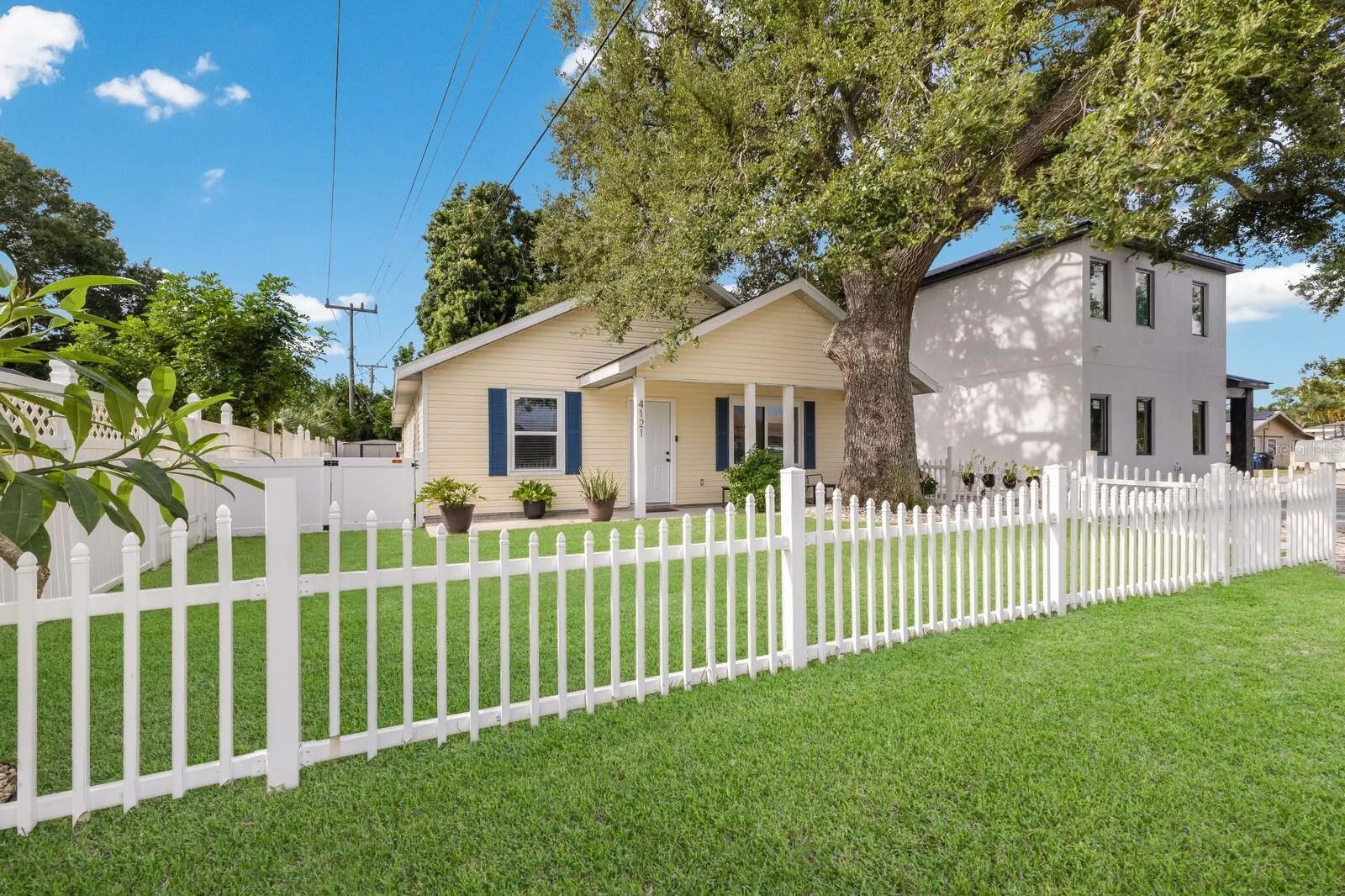 4121 9TH AVE W