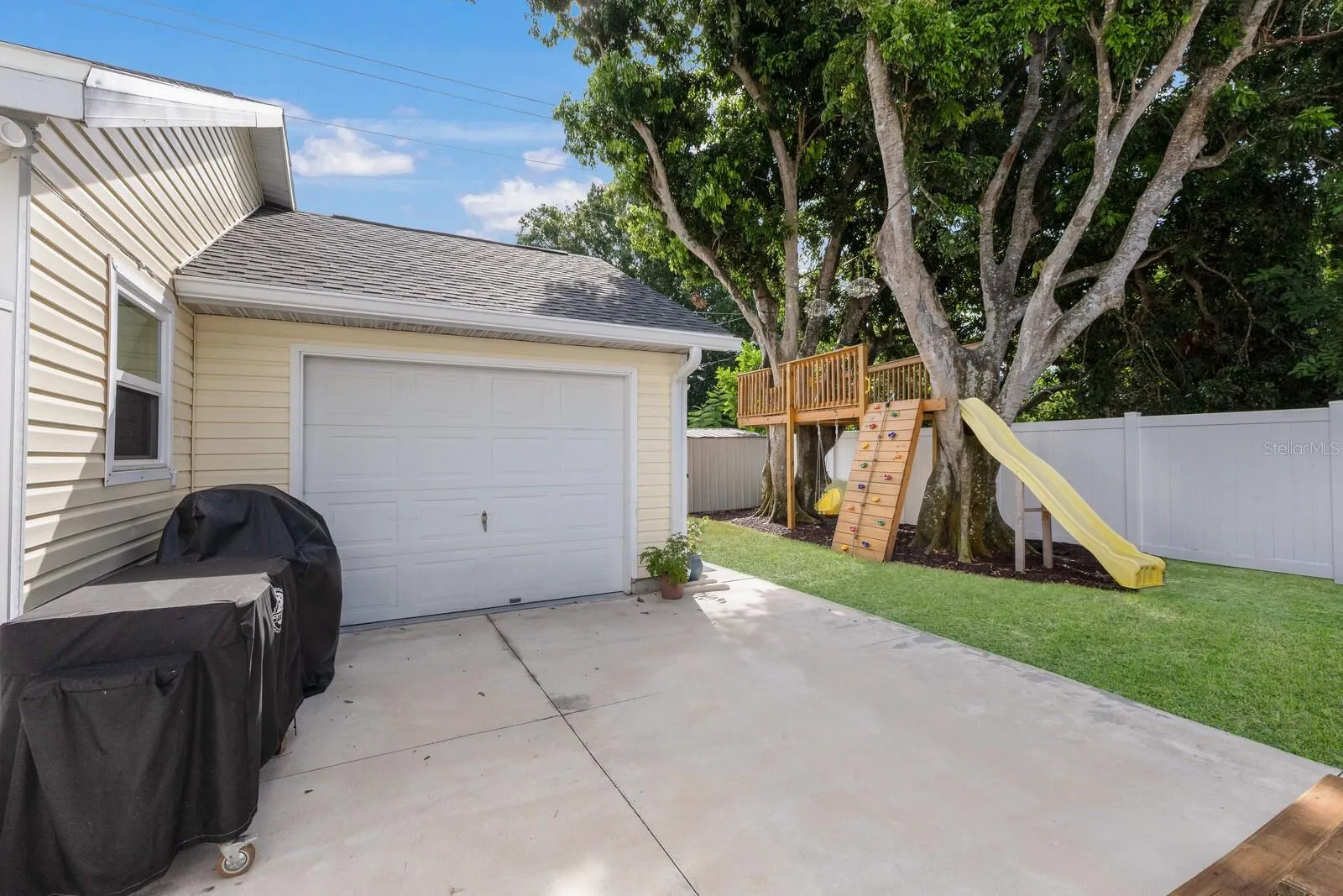 4121 9TH AVE W