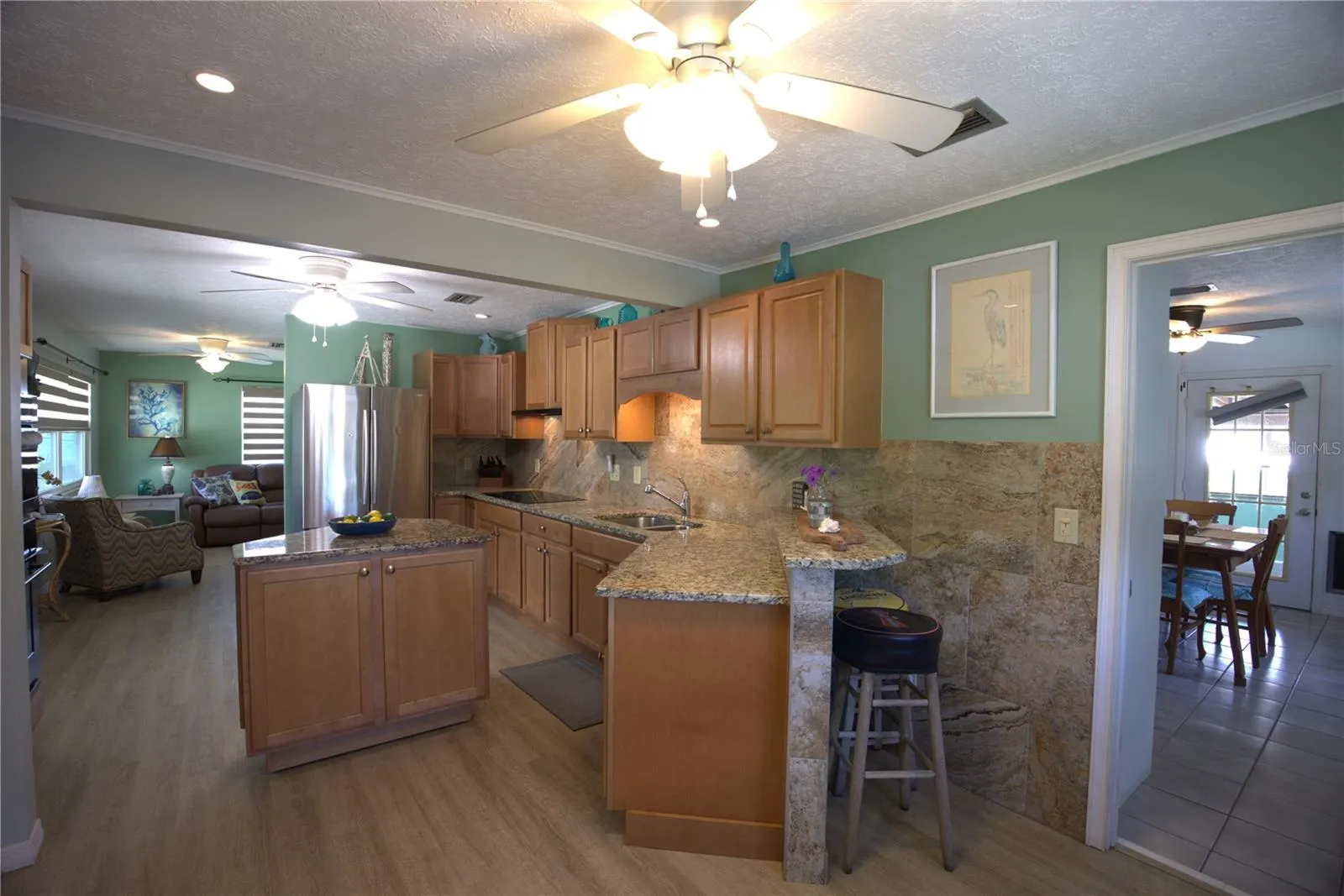 113 COLONIA LN W