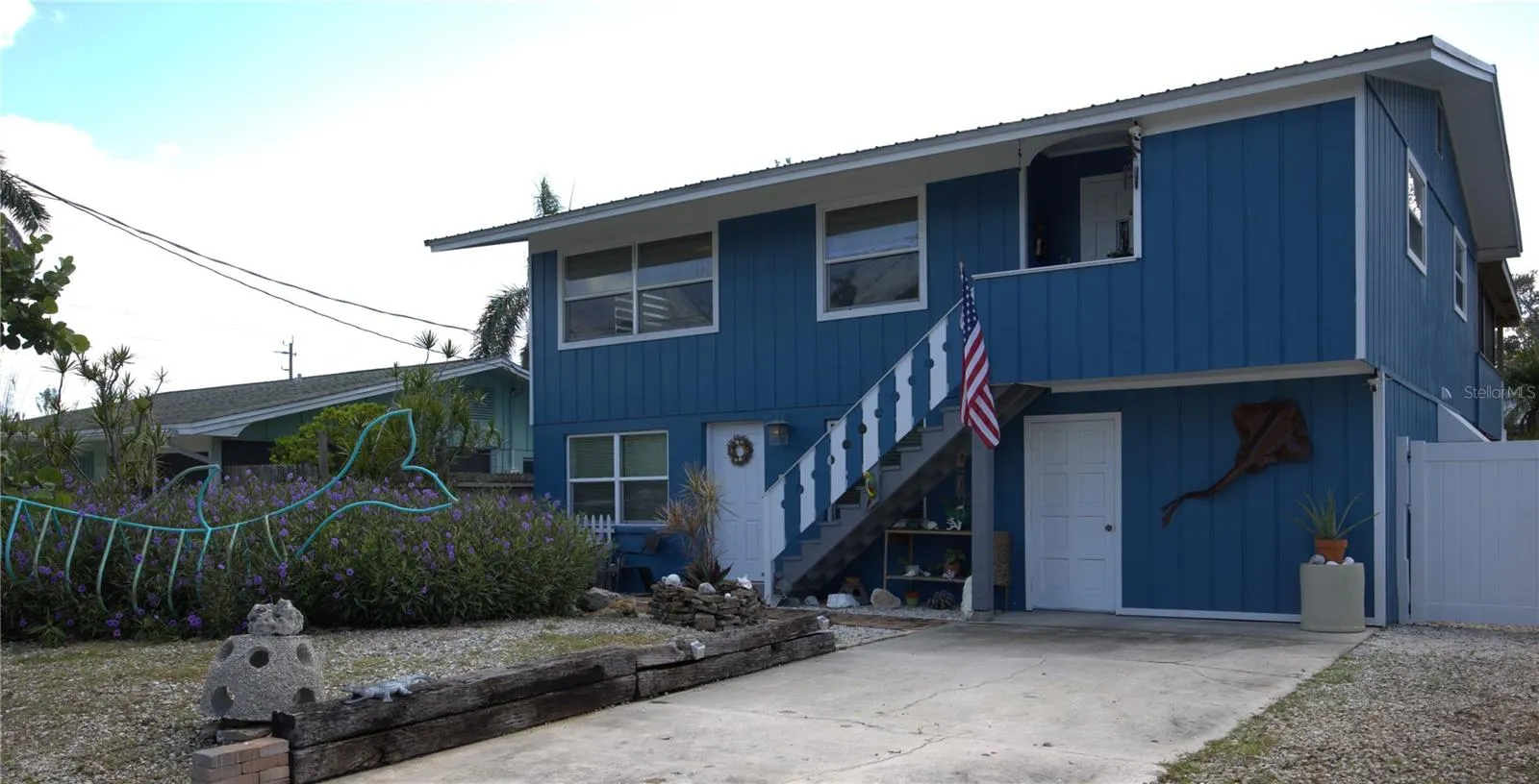 113 COLONIA LN W