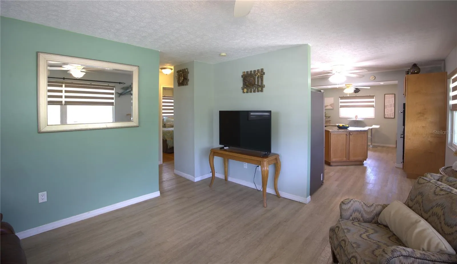 113 COLONIA LN W