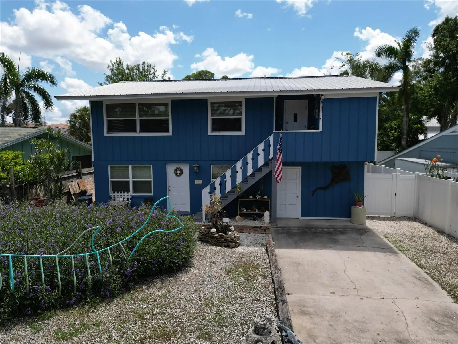 113 COLONIA LN W