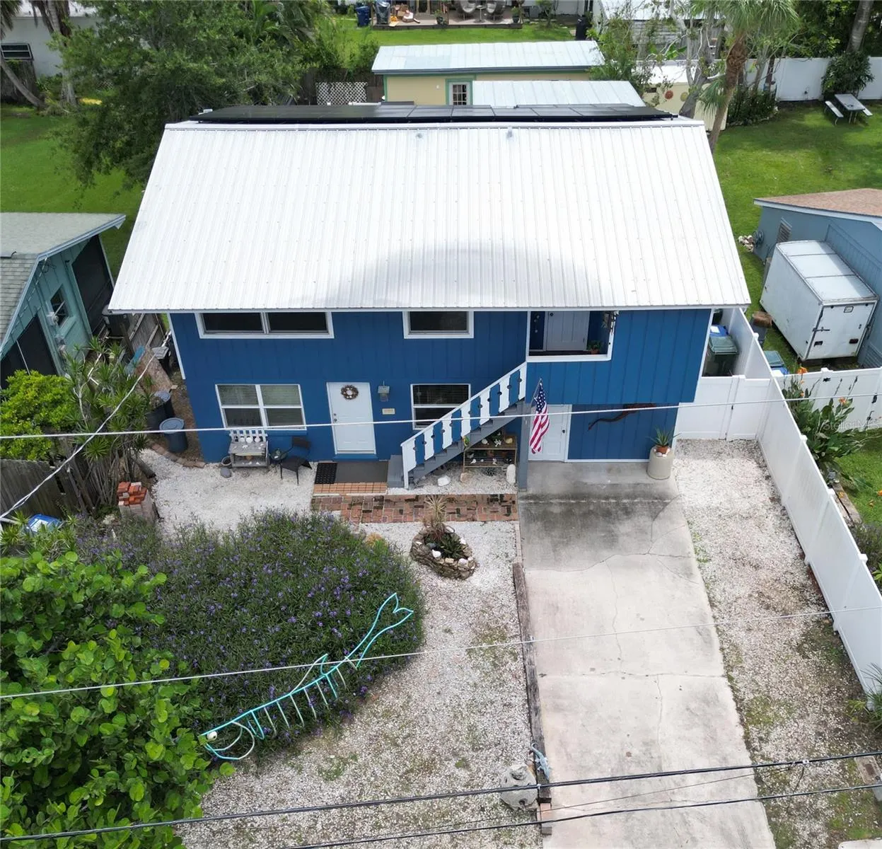 113 COLONIA LN W