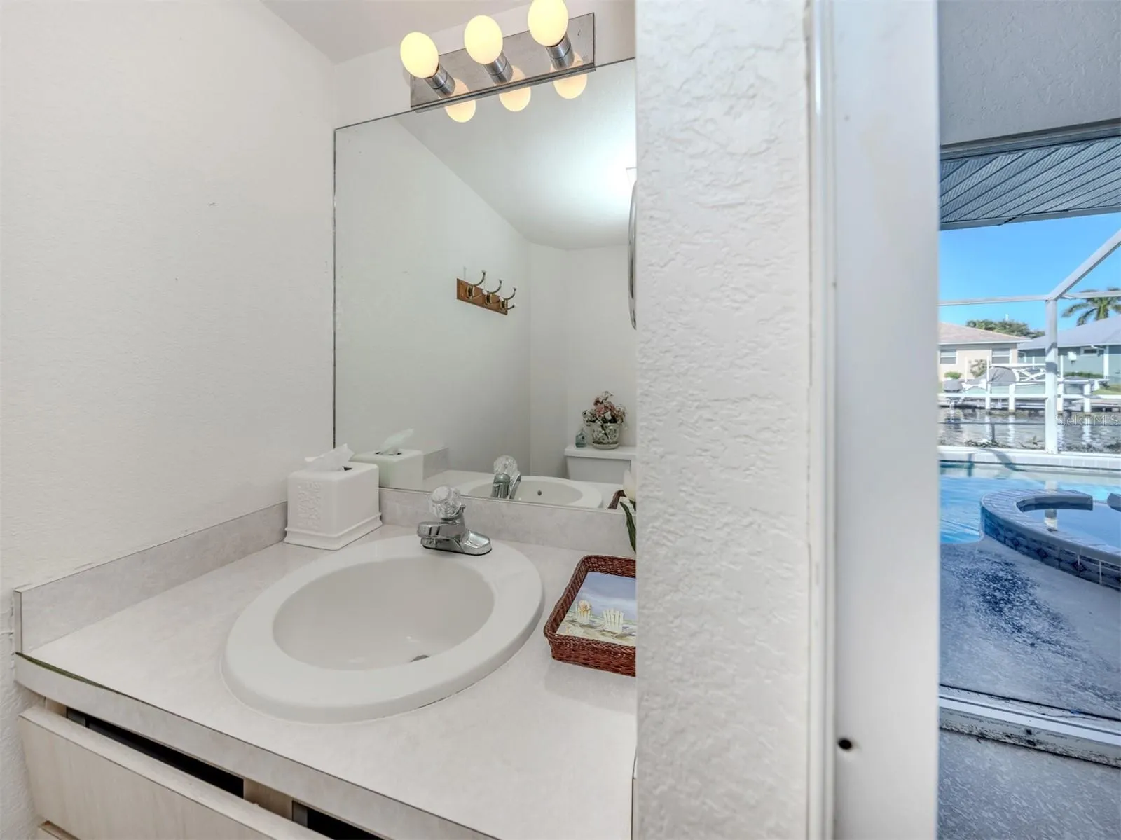 155 CRESCENT DR