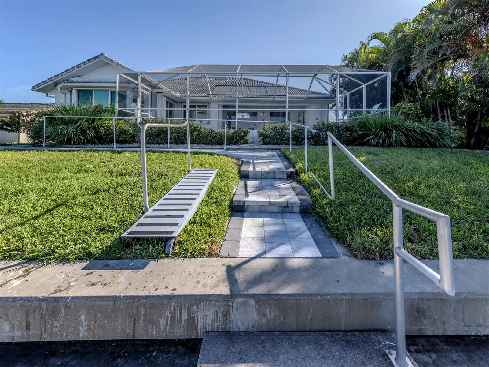 155 CRESCENT DR