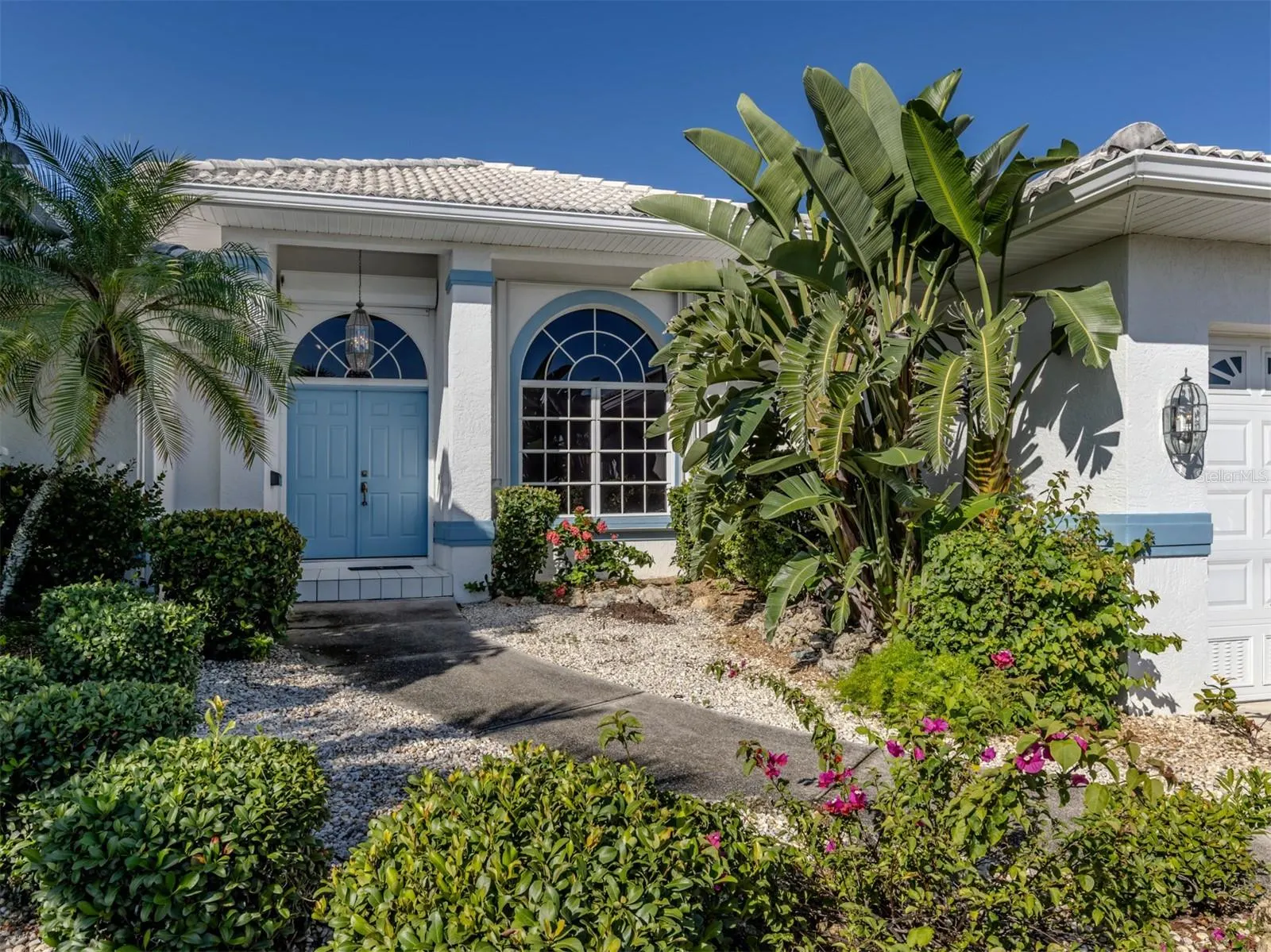 155 CRESCENT DR