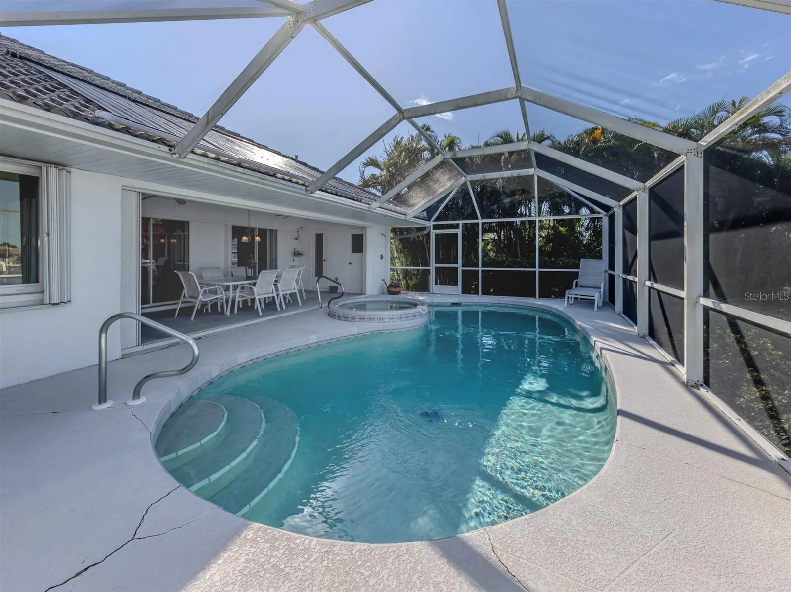155 CRESCENT DR