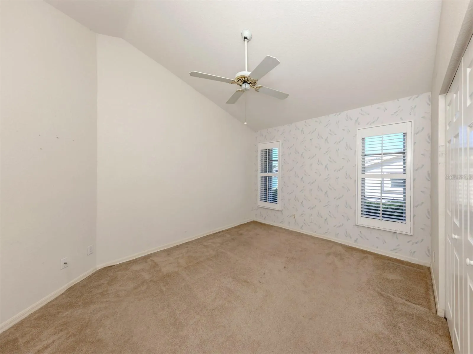 155 CRESCENT DR