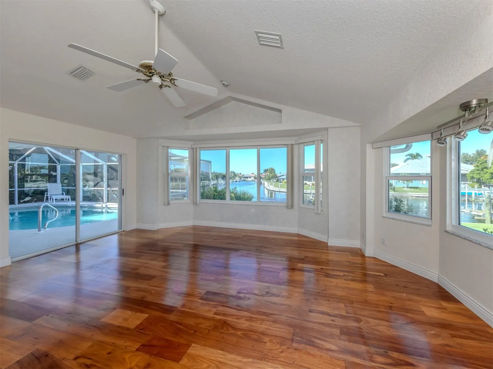 155 CRESCENT DR