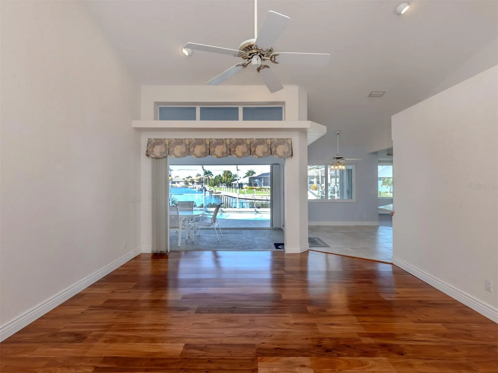 155 CRESCENT DR
