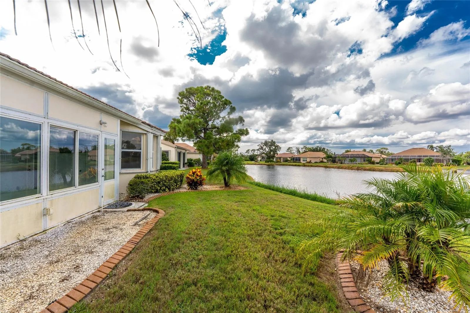 6730 GREENVIEW LN