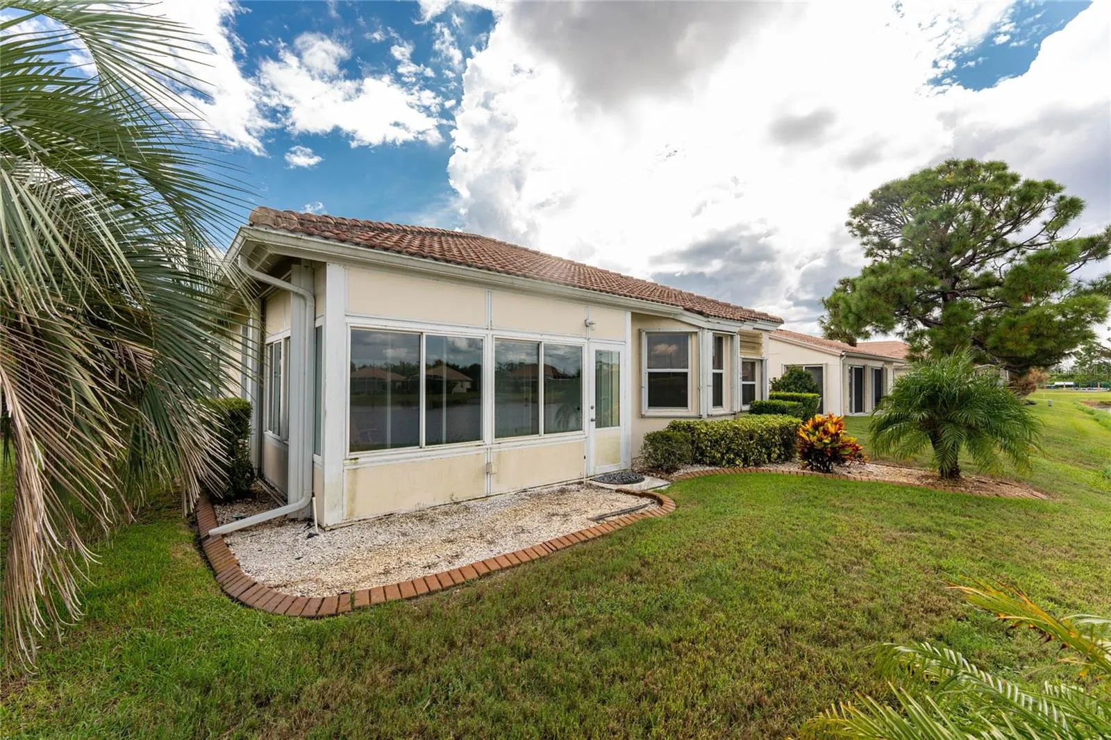 6730 GREENVIEW LN