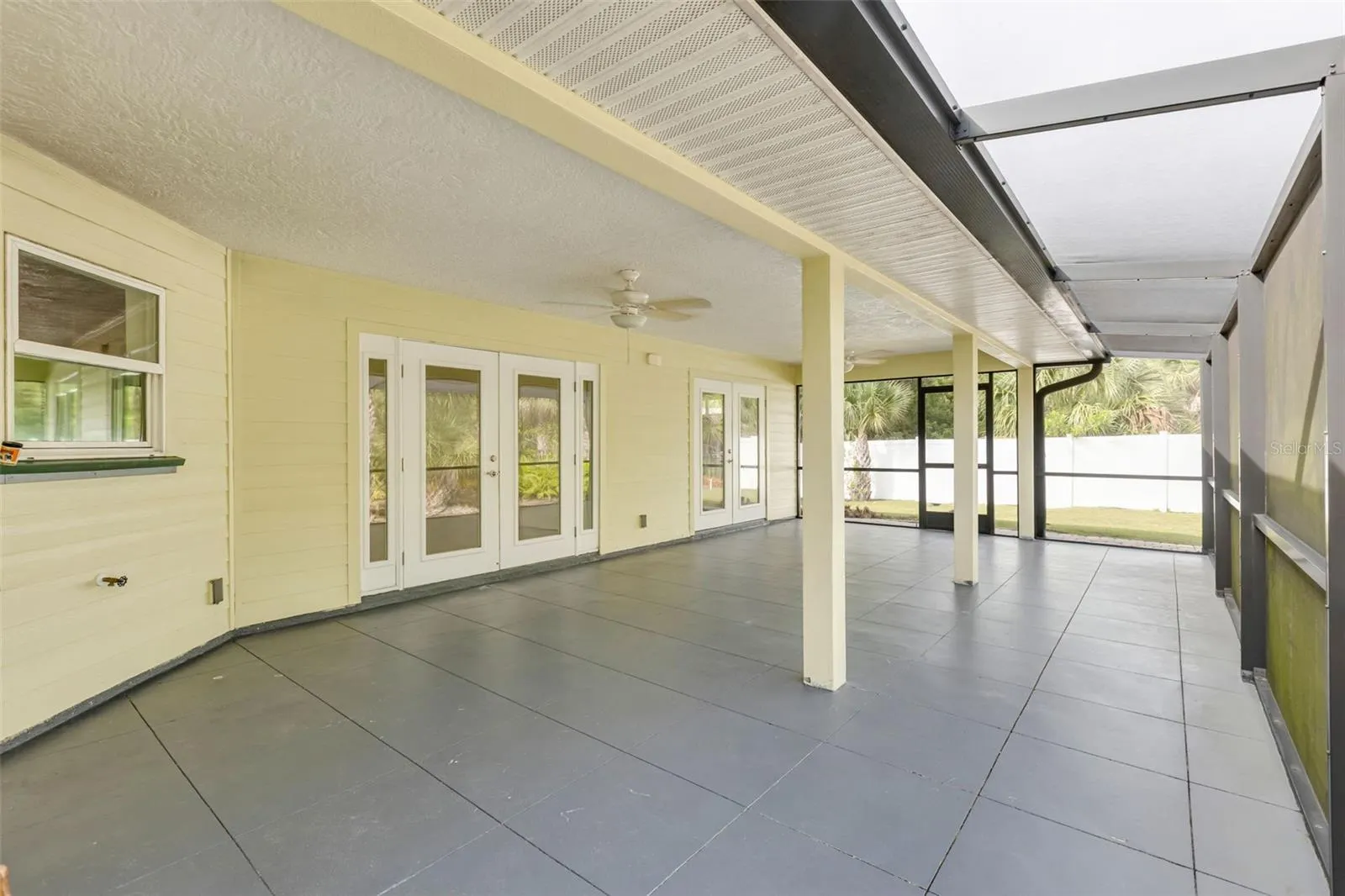 1930 GRANDVIEW DR