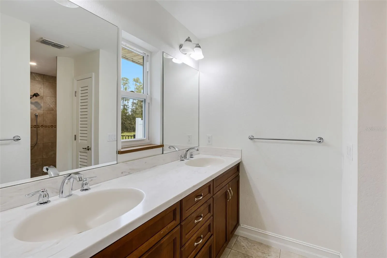 1930 GRANDVIEW DR