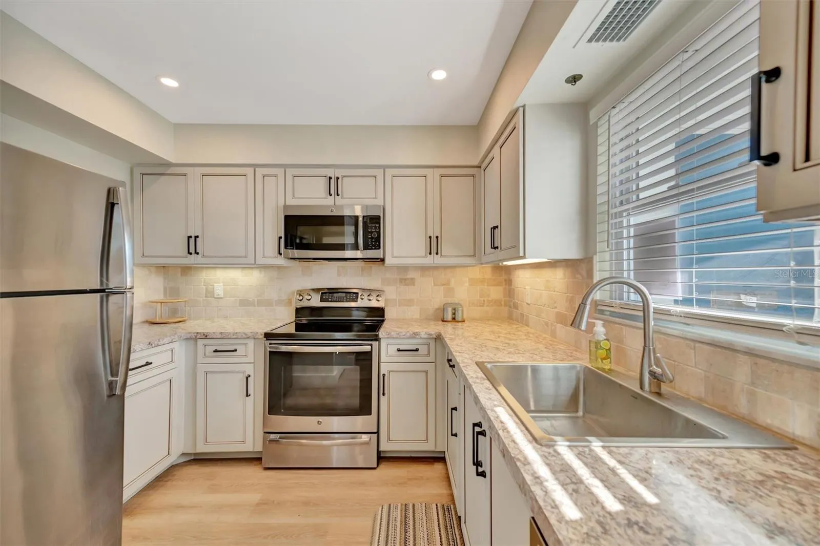 9718 HERNANDO CT