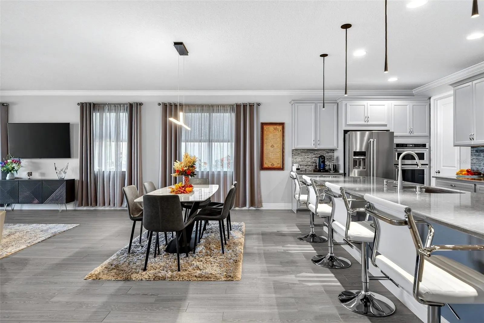 5858 LONG SHORE LOOP