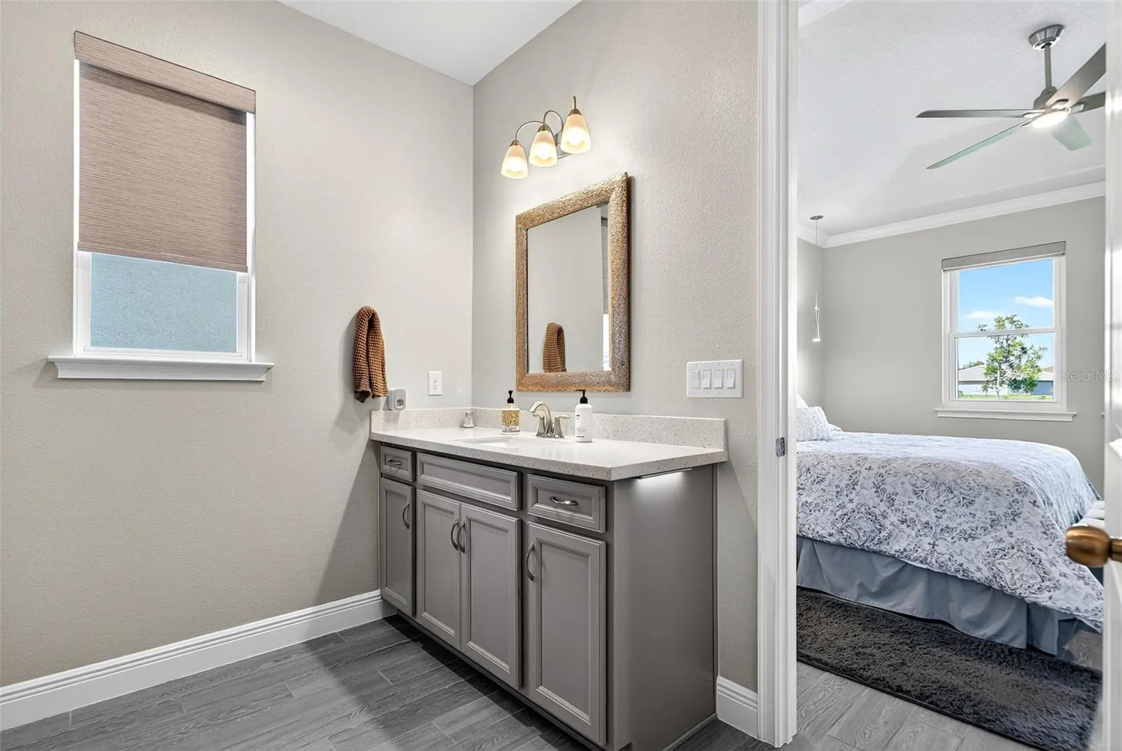5858 LONG SHORE LOOP