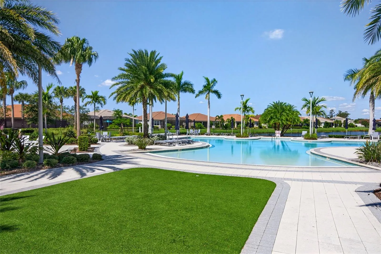 5858 LONG SHORE LOOP