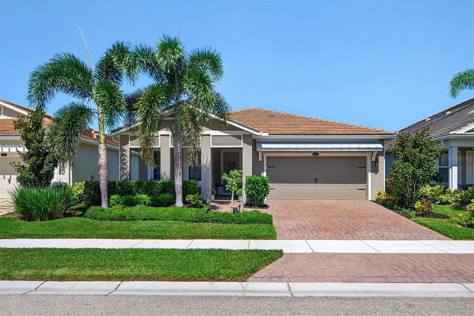 5858 LONG SHORE LOOP