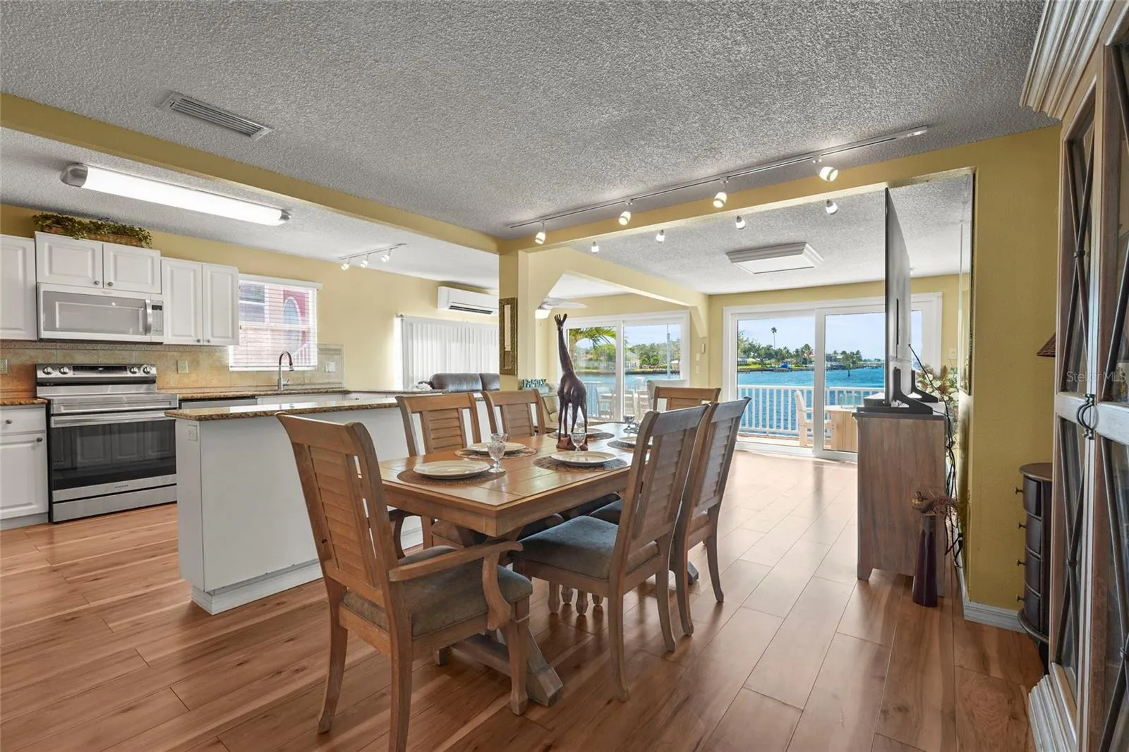 33 STARBOARD DR