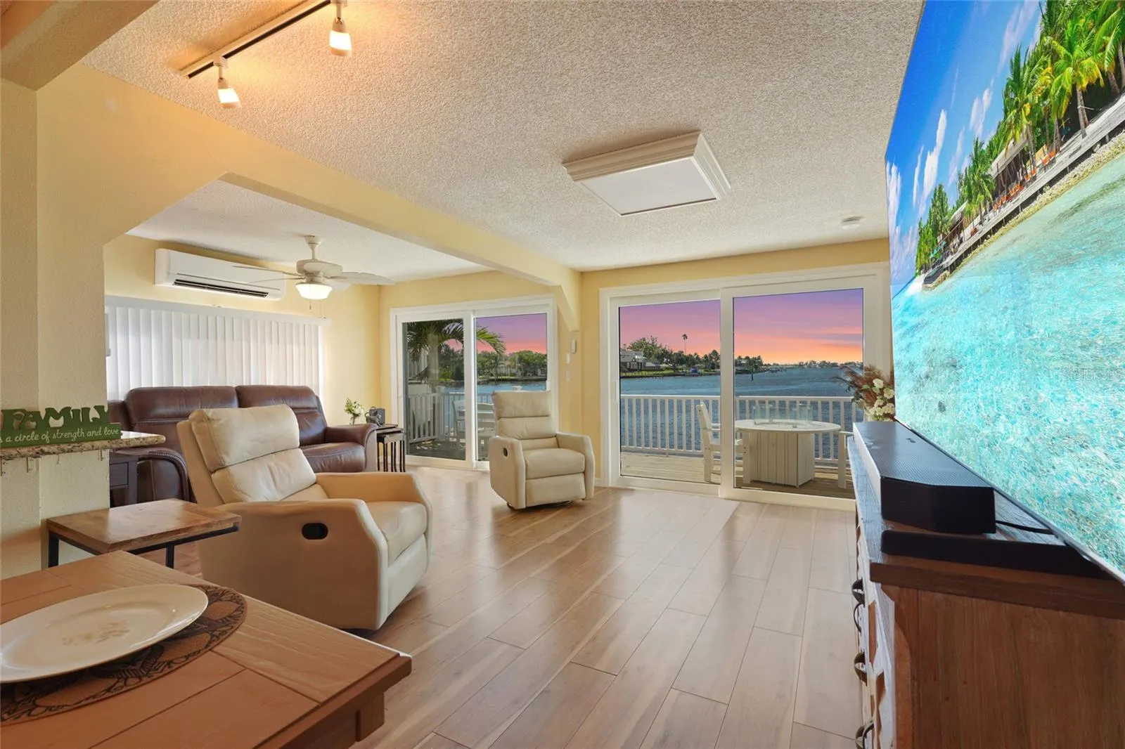 33 STARBOARD DR