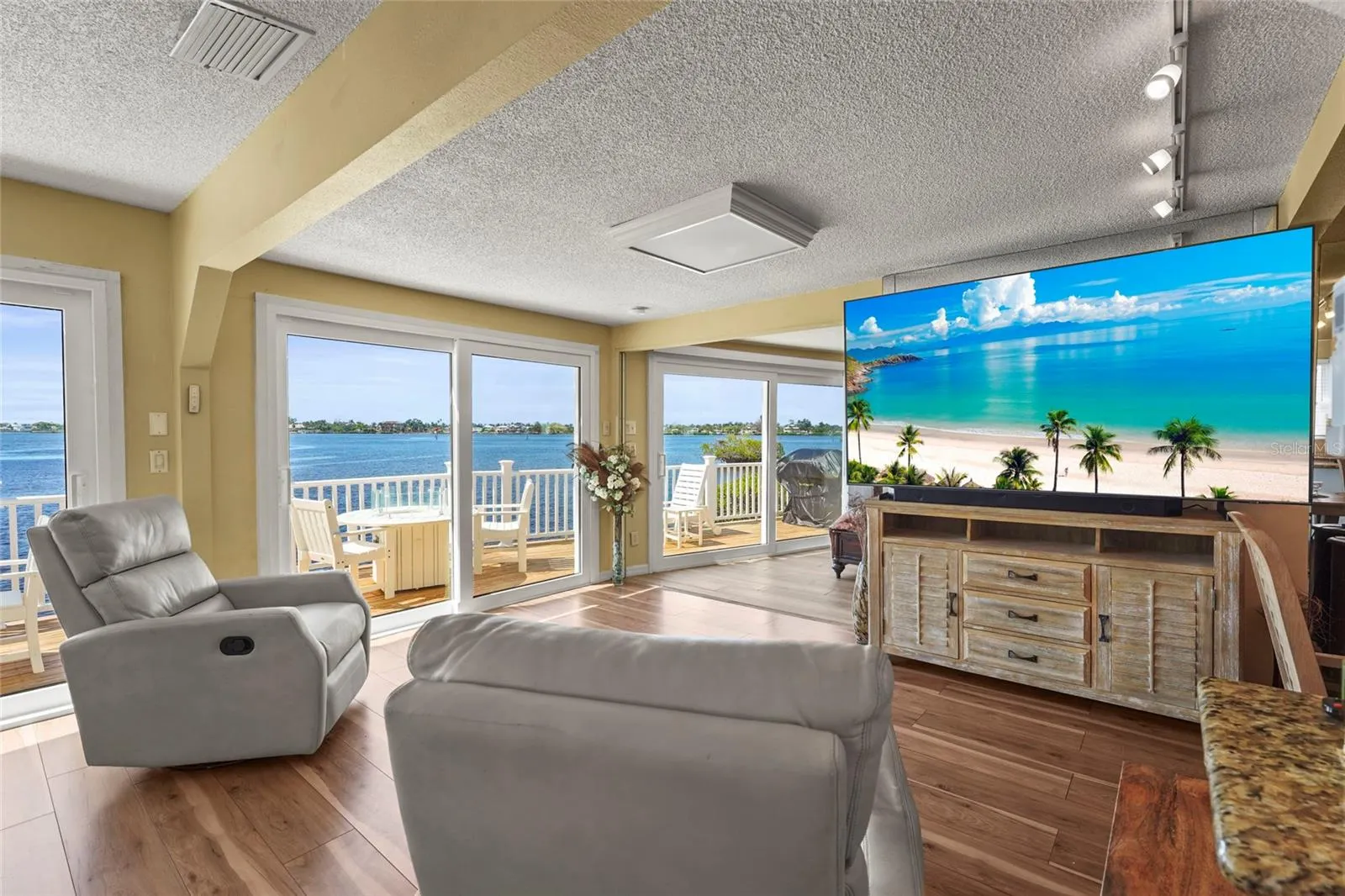 33 STARBOARD DR