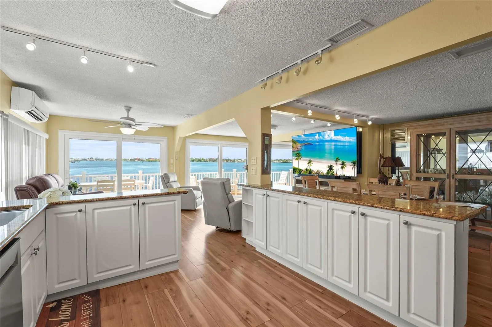 33 STARBOARD DR
