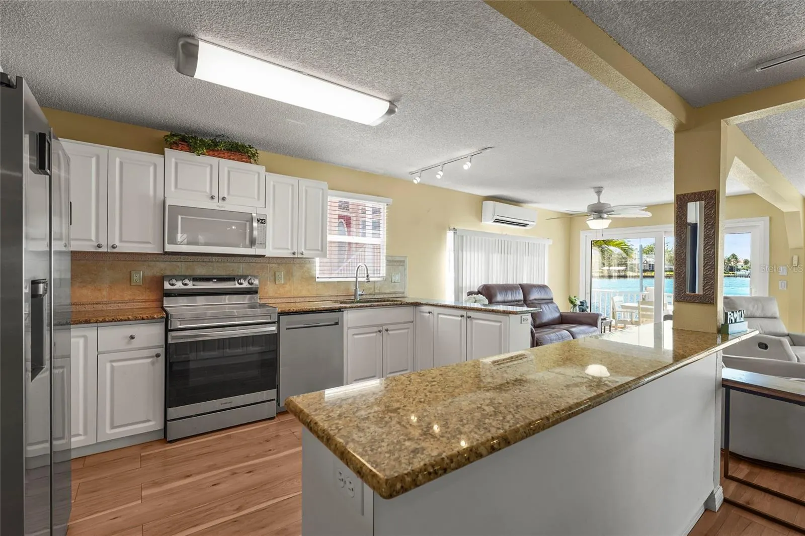 33 STARBOARD DR