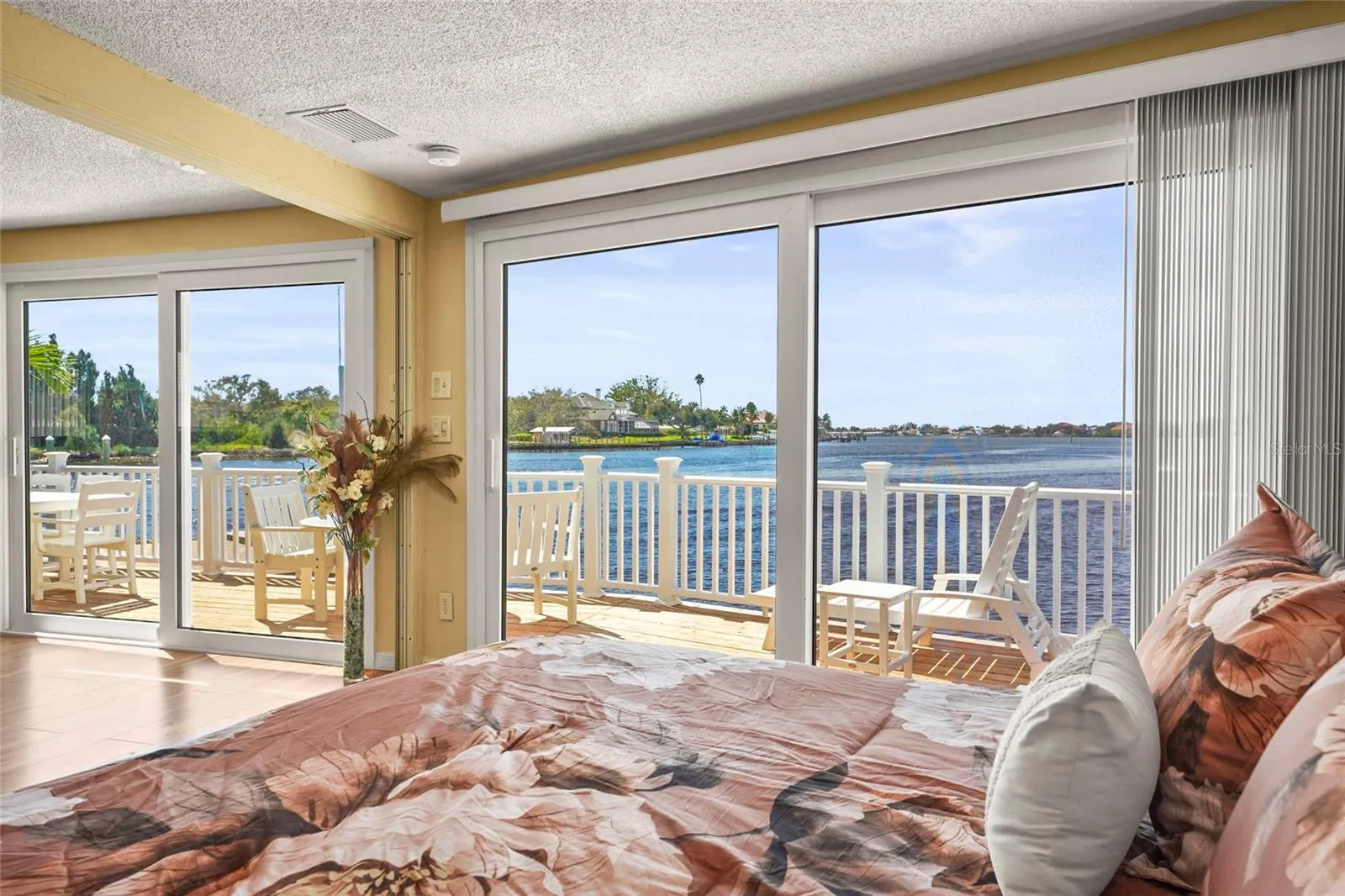 33 STARBOARD DR