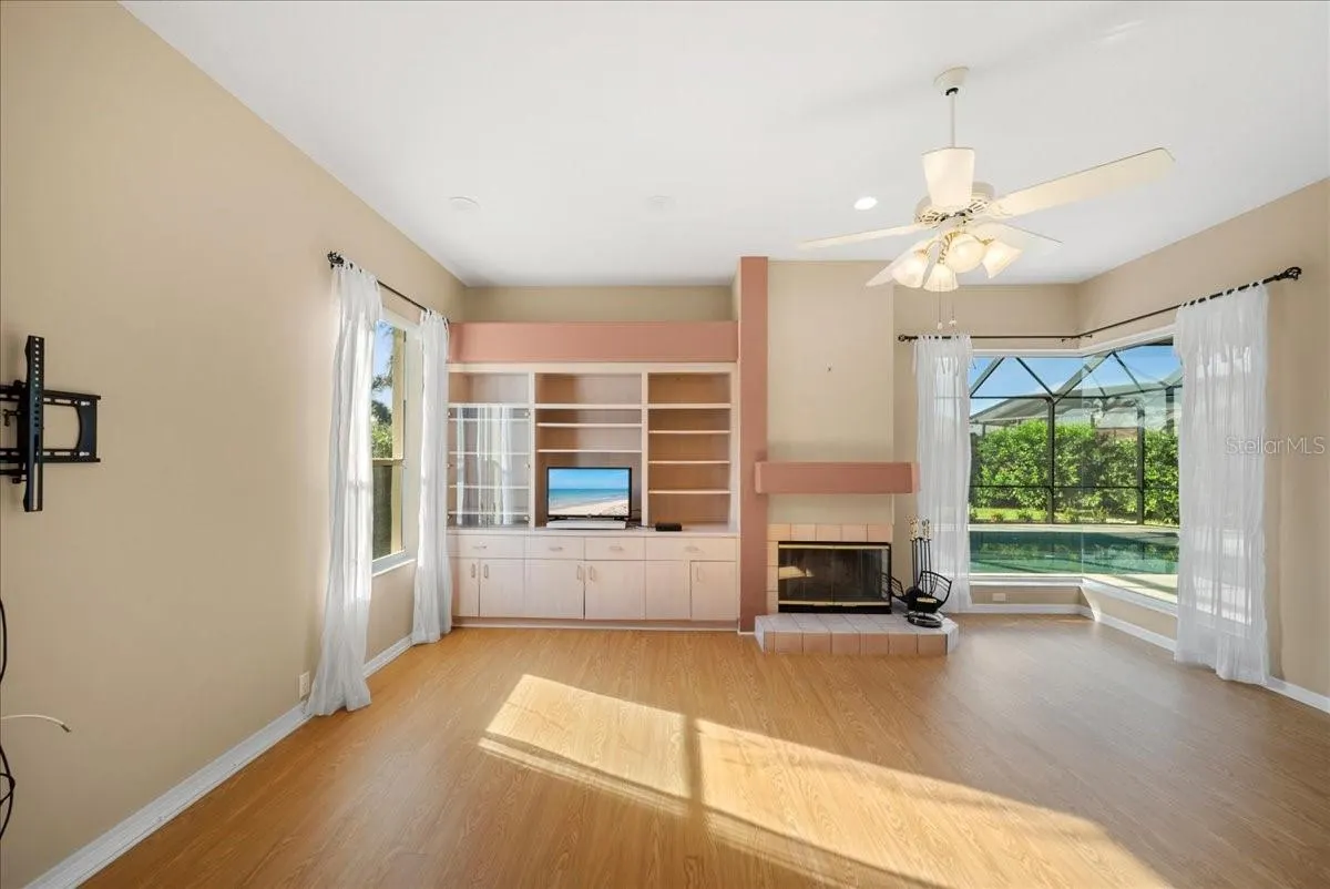 4321 PRESIDENTIAL AVENUE CIR E