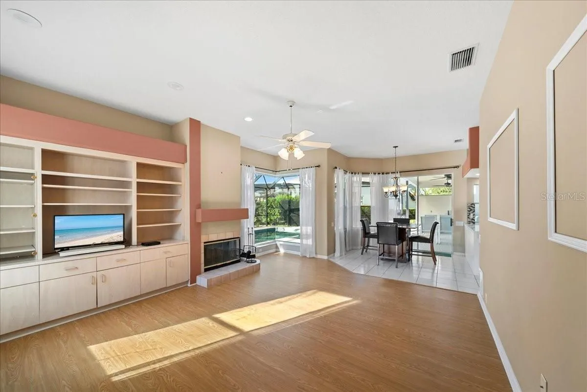 4321 PRESIDENTIAL AVENUE CIR E