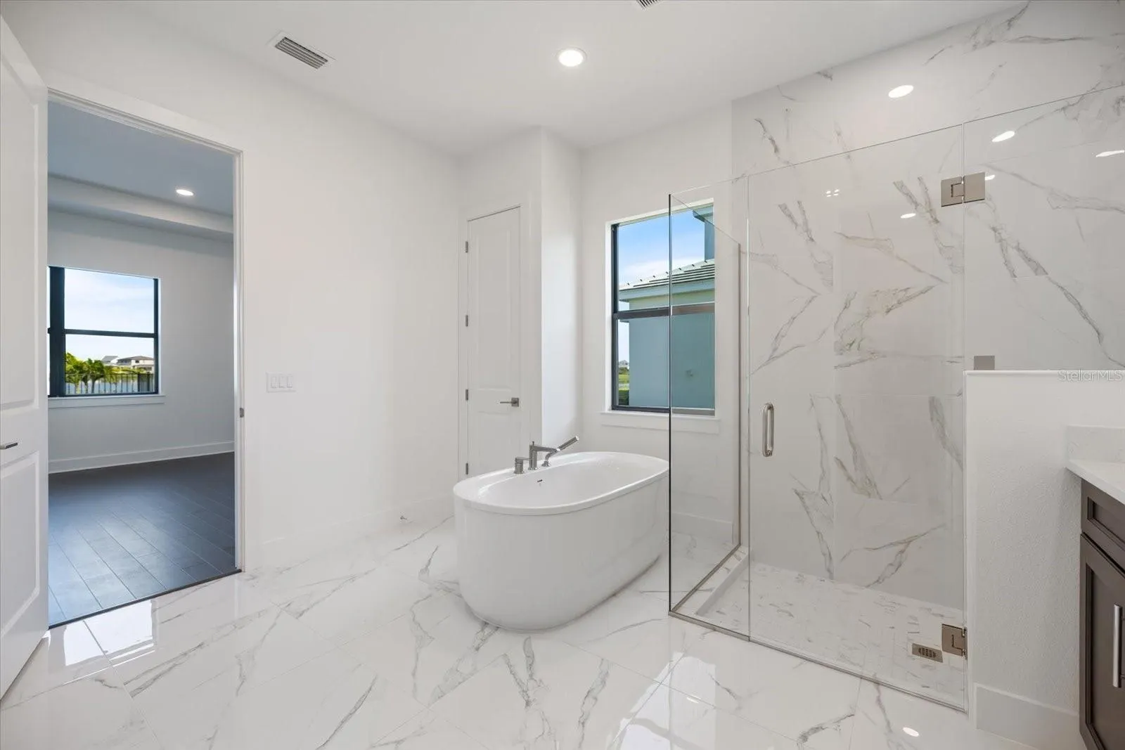 2609 WATERFRONT CIR