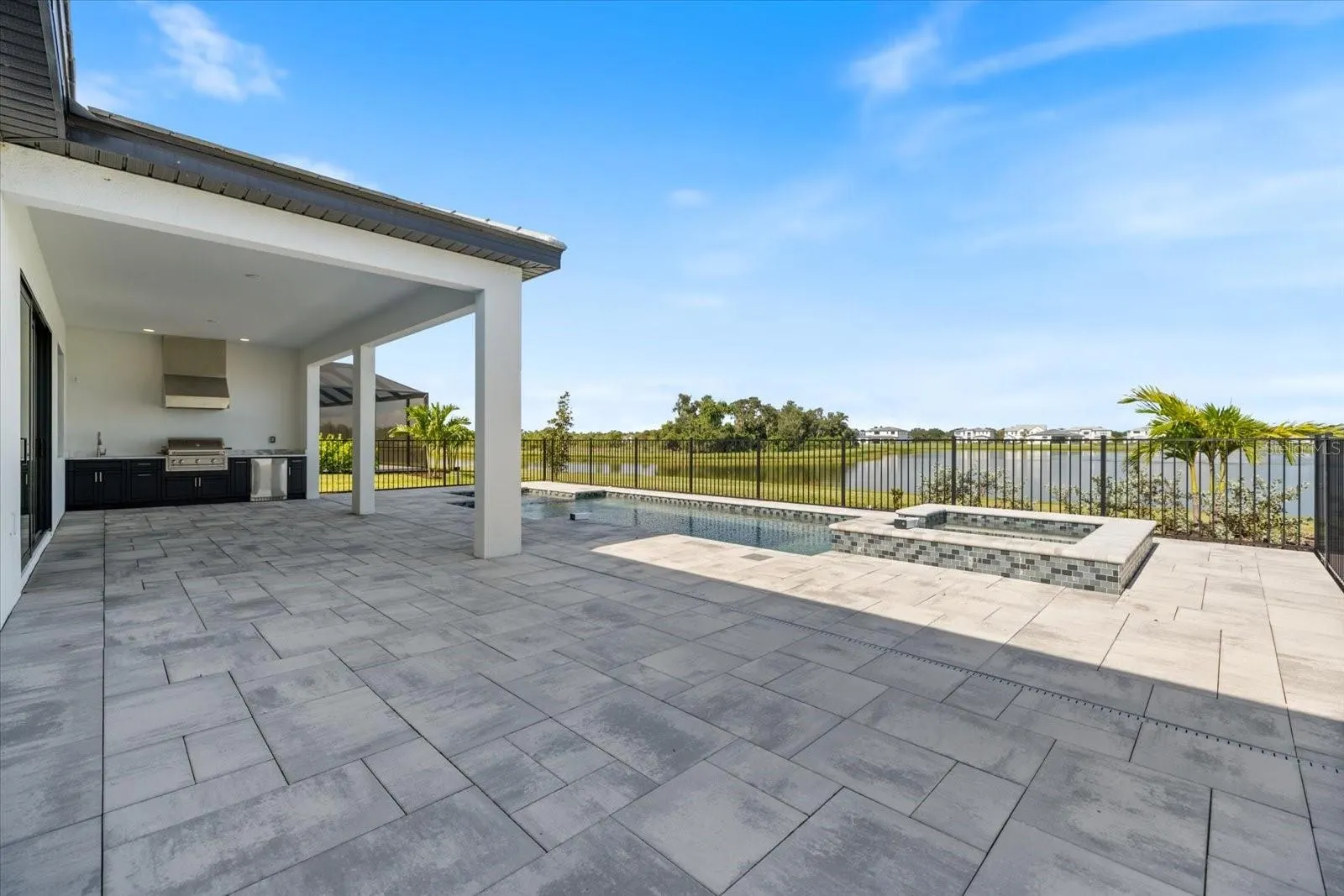 2609 WATERFRONT CIR