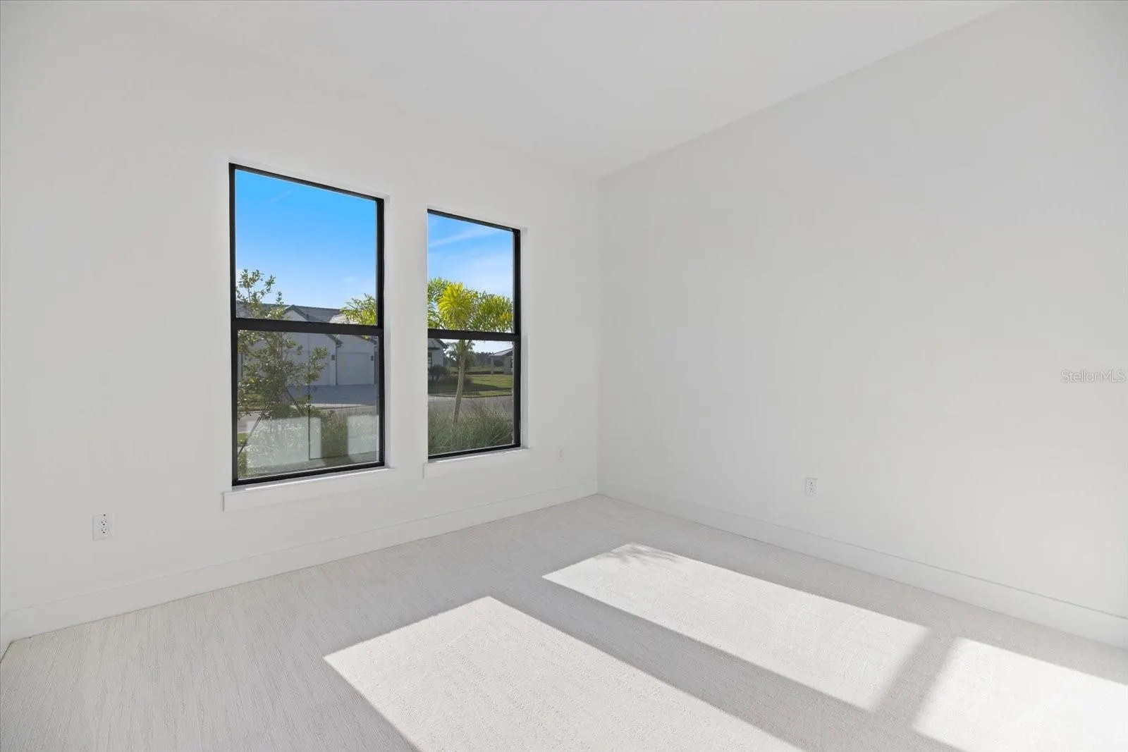 2609 WATERFRONT CIR