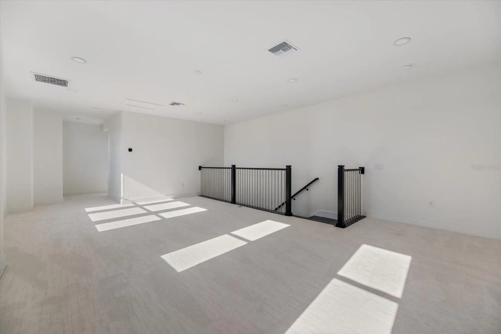 2609 WATERFRONT CIR