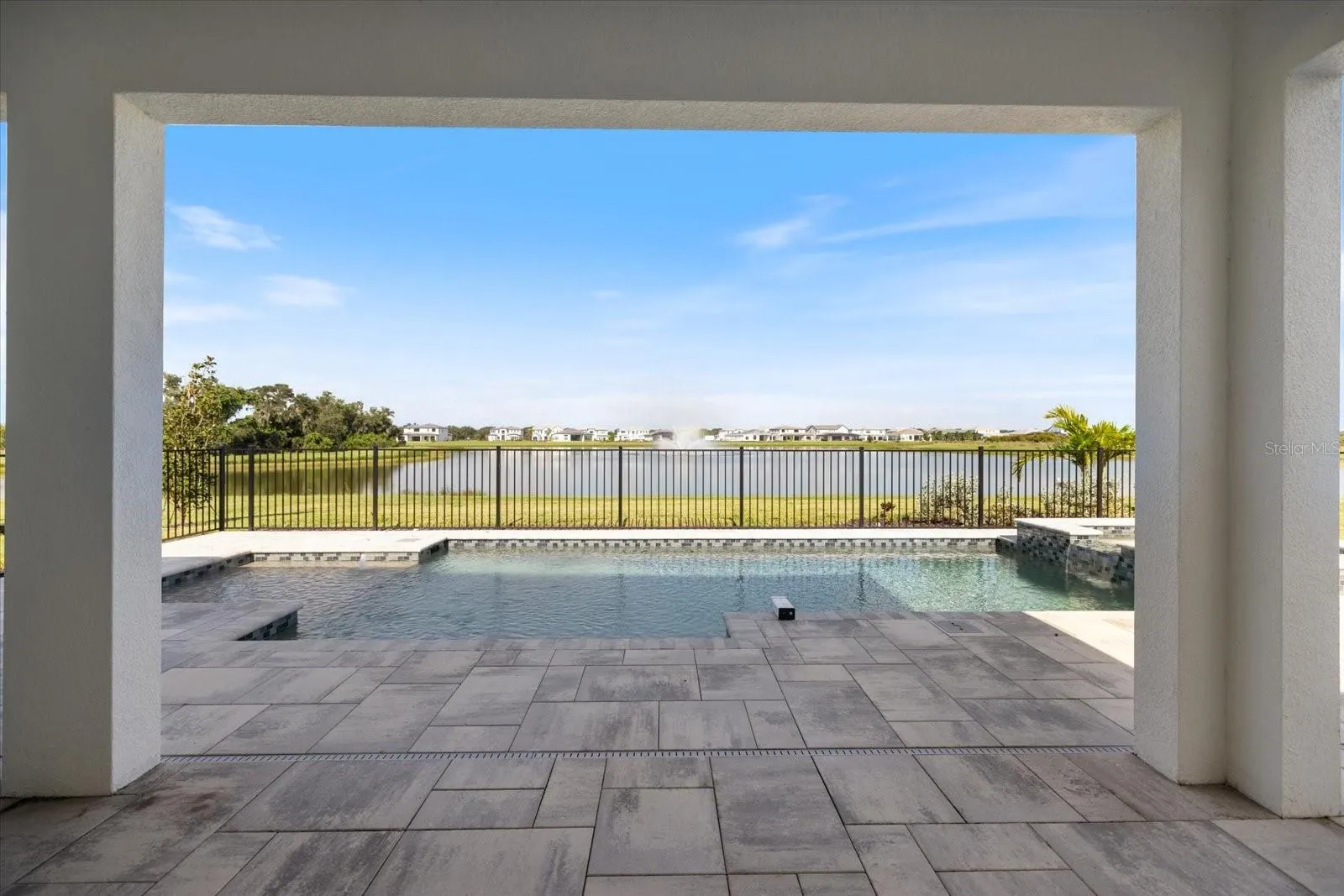 2609 WATERFRONT CIR