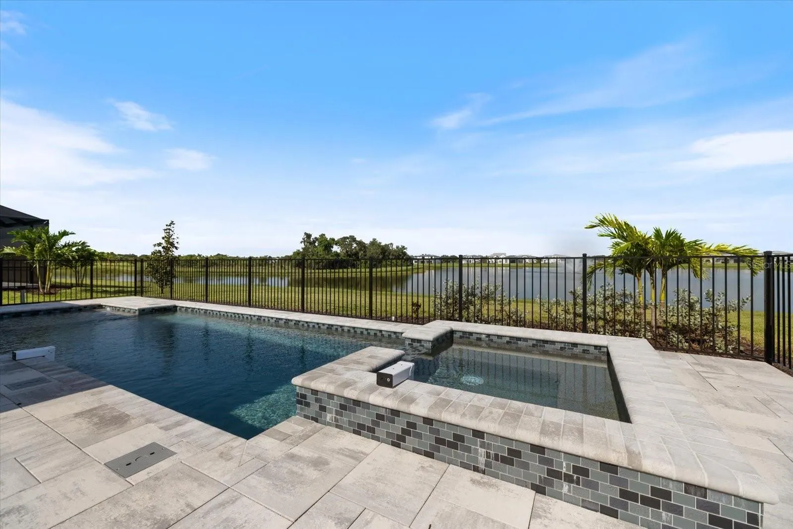 2609 WATERFRONT CIR