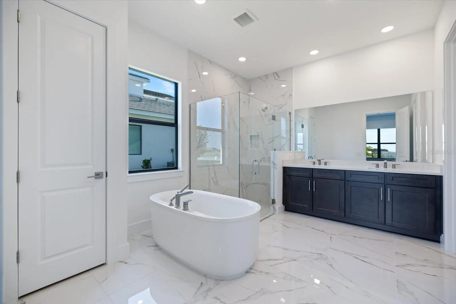 2609 WATERFRONT CIR
