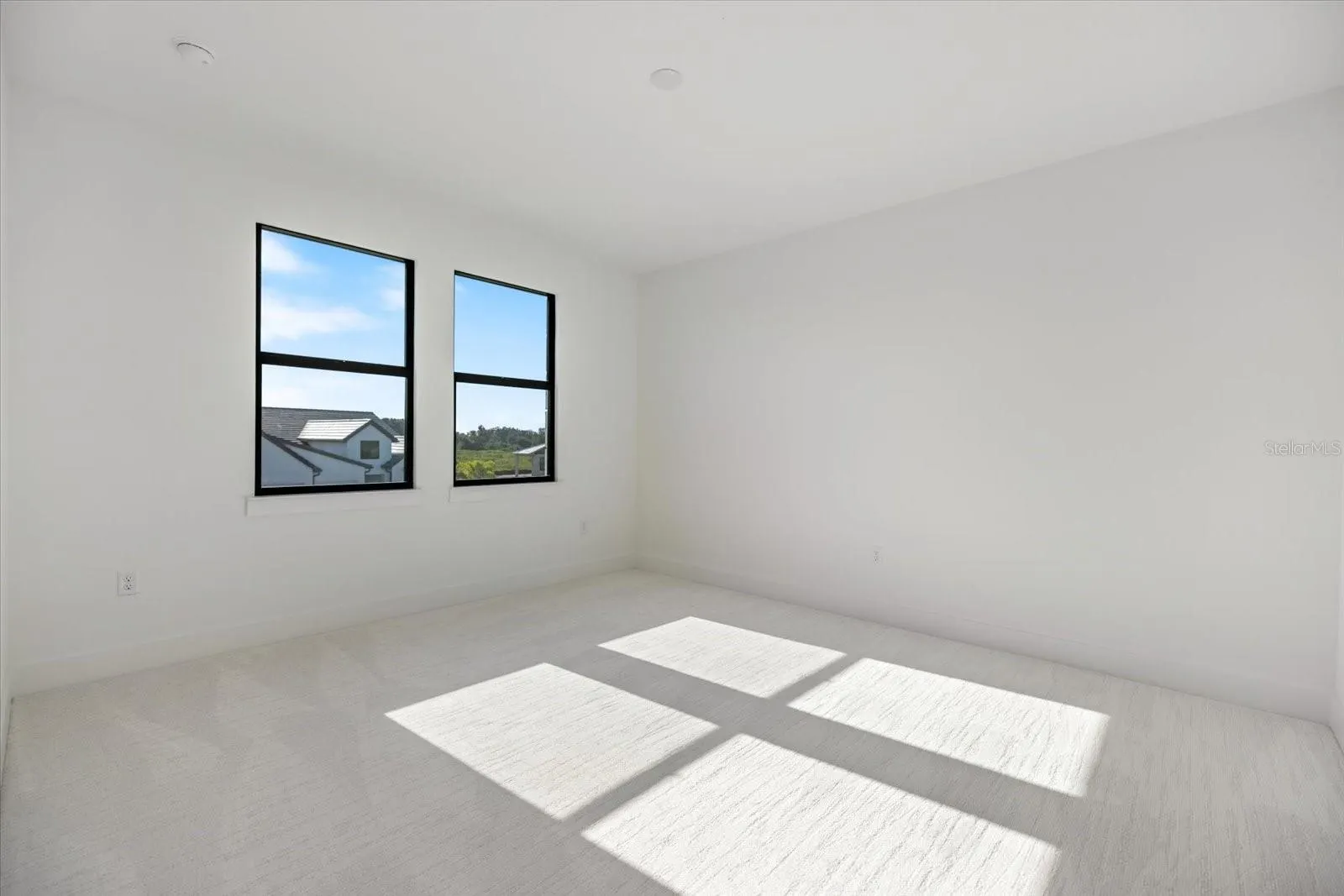 2609 WATERFRONT CIR