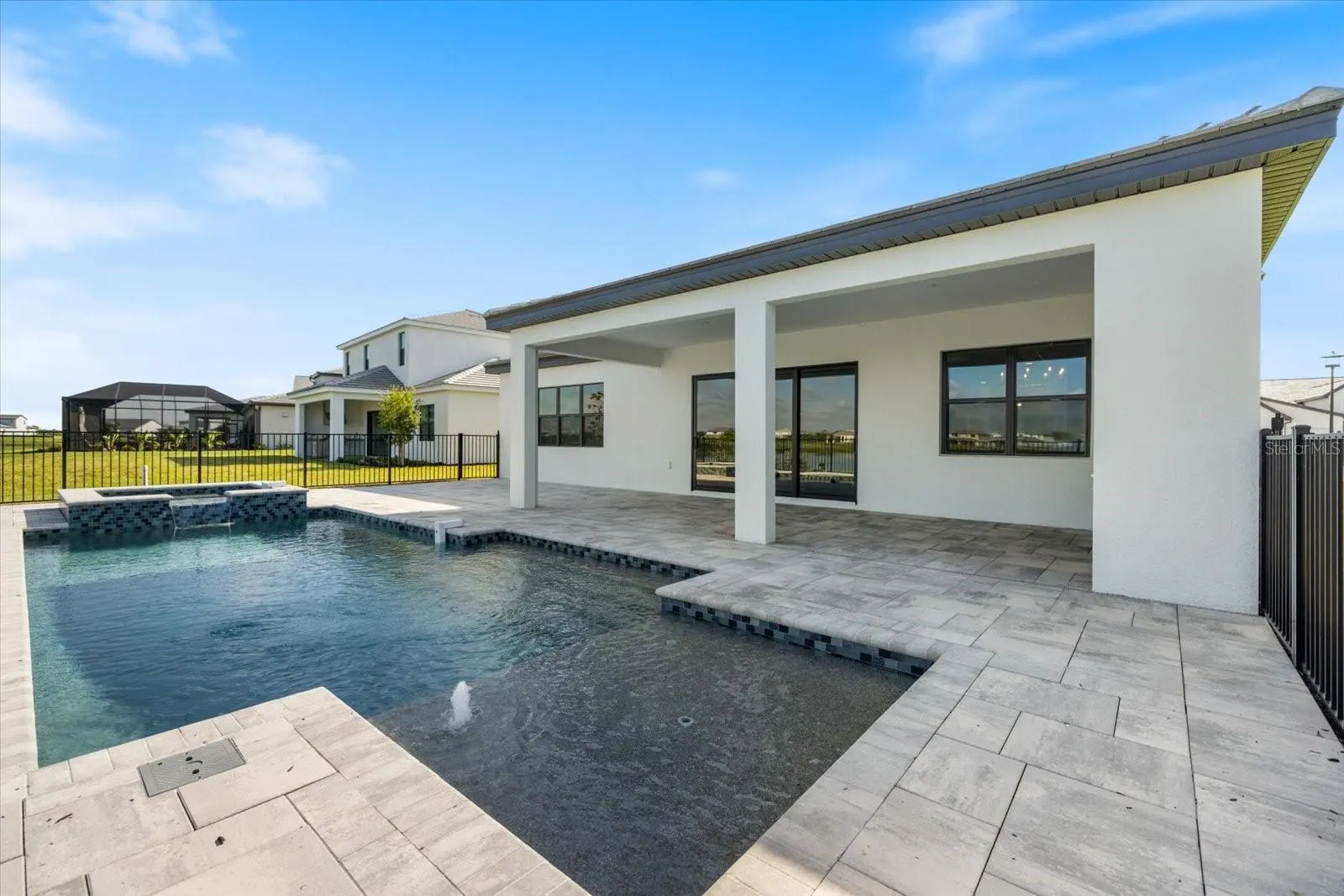2609 WATERFRONT CIR