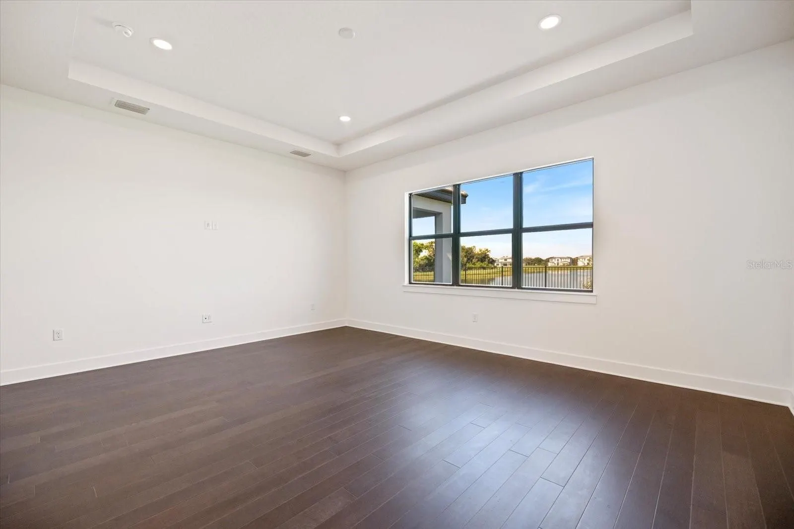 2609 WATERFRONT CIR