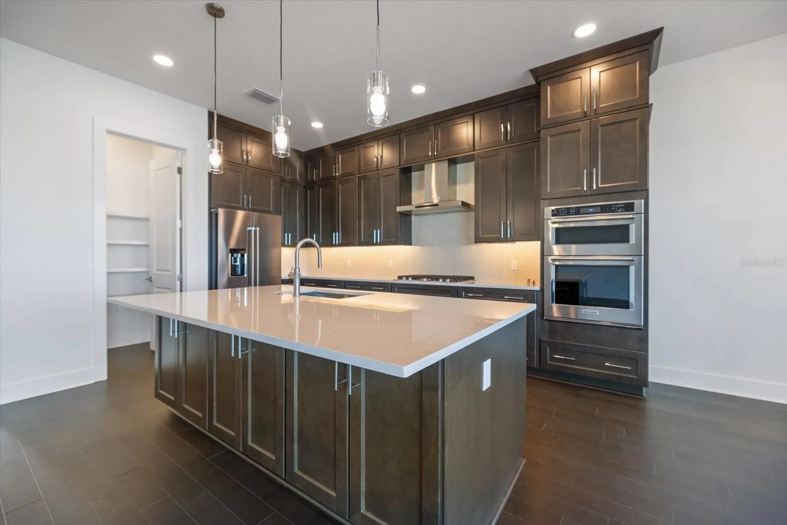 2609 WATERFRONT CIR