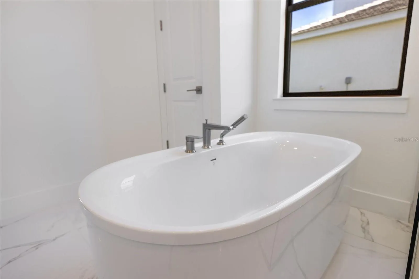 2609 WATERFRONT CIR