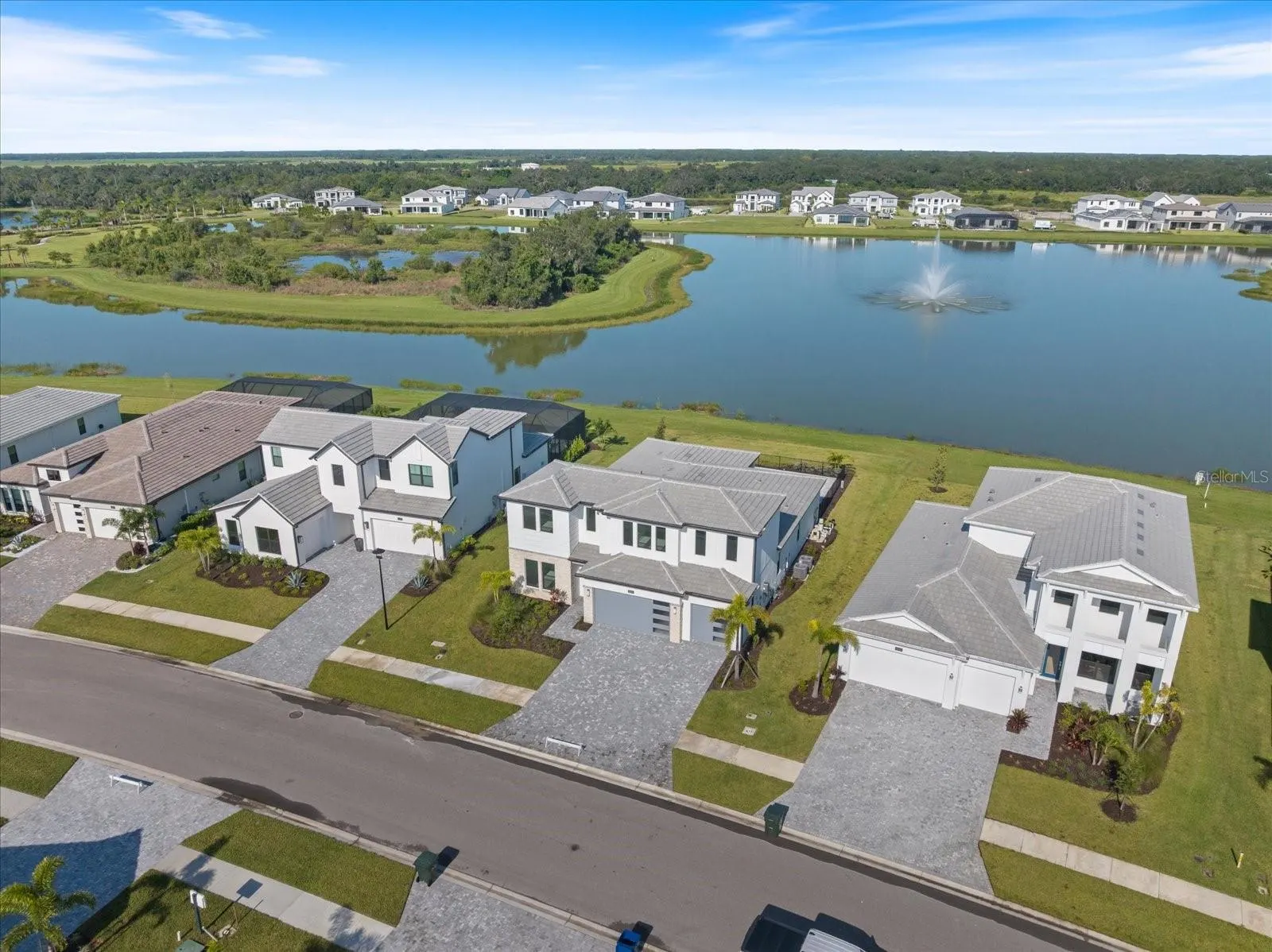 2609 WATERFRONT CIR