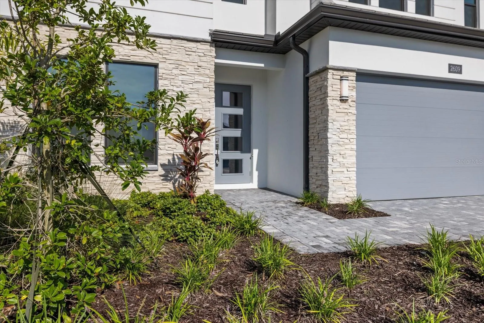 2609 WATERFRONT CIR